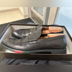 Gucci Loafers Authentic sz 10 fits like a US sz 11 w/Box, Dust Cover, Shoe Horns